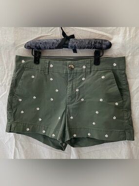 Old Navy - Women's Everyday Mid-Rise Shorts with White Floral Embroidery (4)
